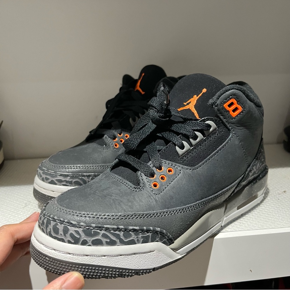 Jordan Retro 3 night stadium orange